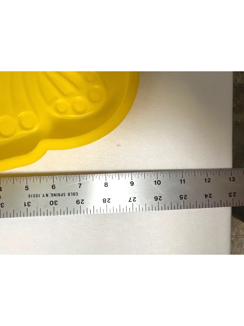 Hamilton Beach Yellow Silicone Butterfly Cake Pan, Model 87752, Y2K